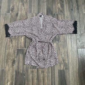 fredricks of hollywood cheetah print pink black robe small medium Lace